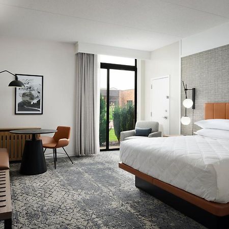Sheraton Grand Rapids Airport Hotel Cascade Екстериор снимка