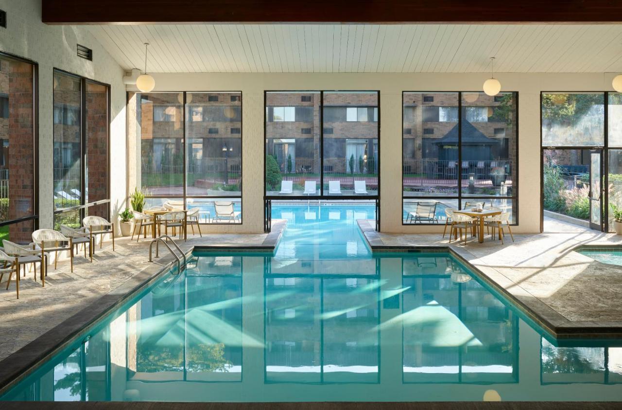 Sheraton Grand Rapids Airport Hotel Cascade Екстериор снимка