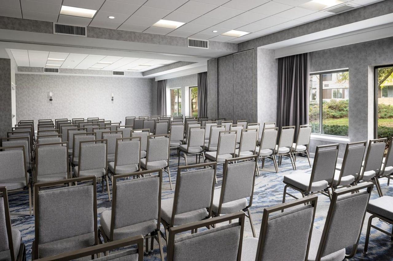 Sheraton Grand Rapids Airport Hotel Cascade Екстериор снимка