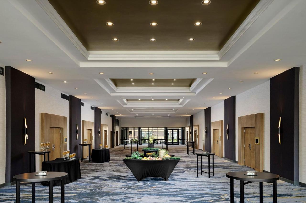Sheraton Grand Rapids Airport Hotel Cascade Екстериор снимка