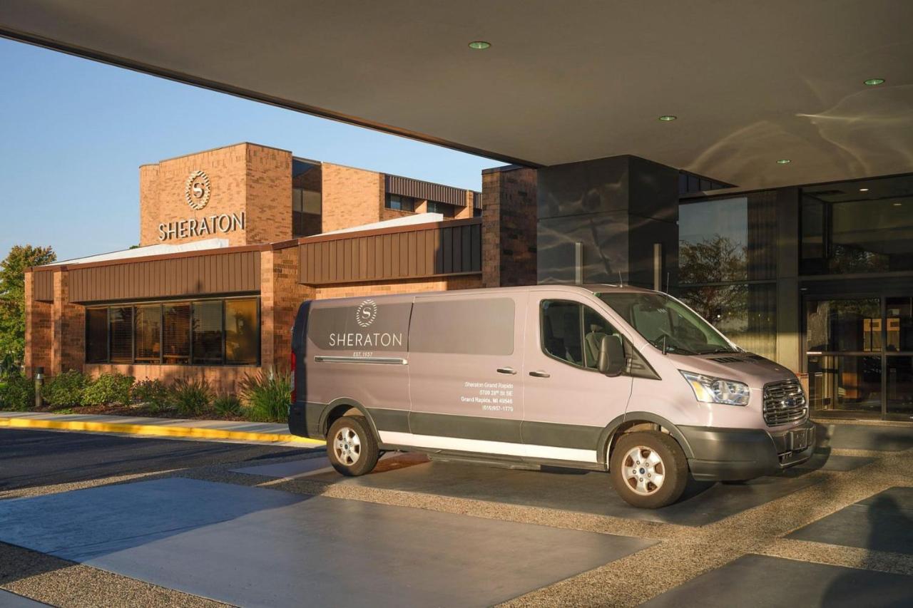 Sheraton Grand Rapids Airport Hotel Cascade Екстериор снимка