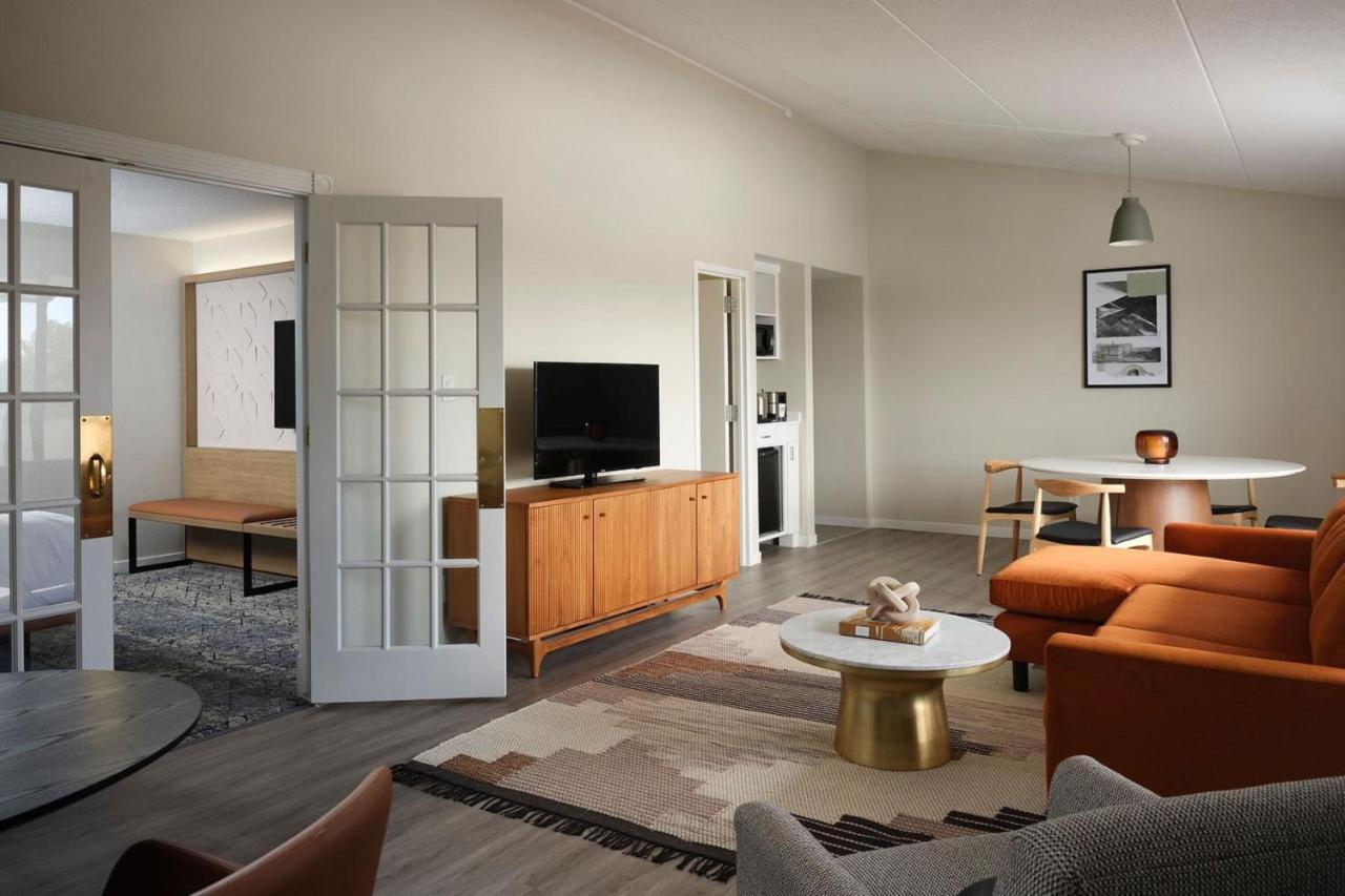 Sheraton Grand Rapids Airport Hotel Cascade Екстериор снимка