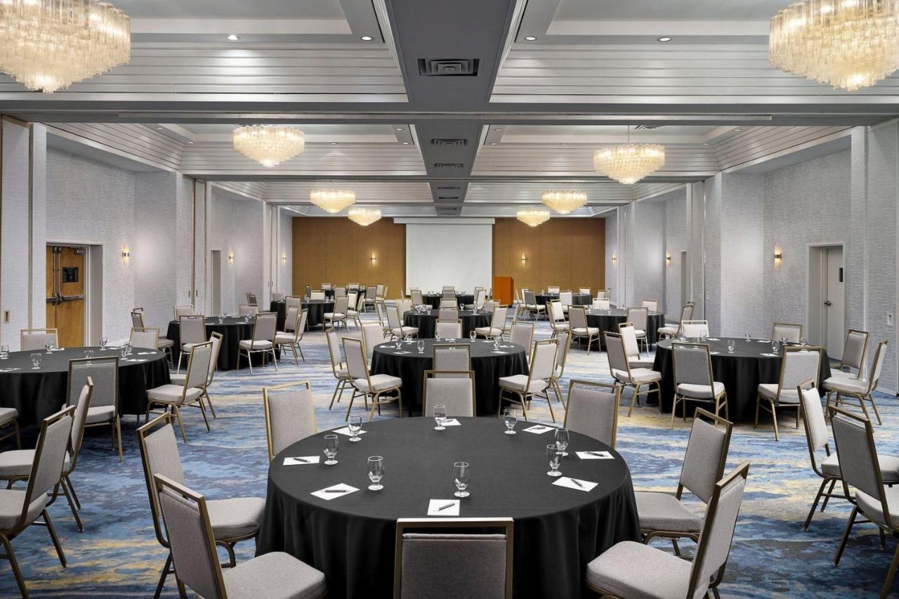 Sheraton Grand Rapids Airport Hotel Cascade Екстериор снимка