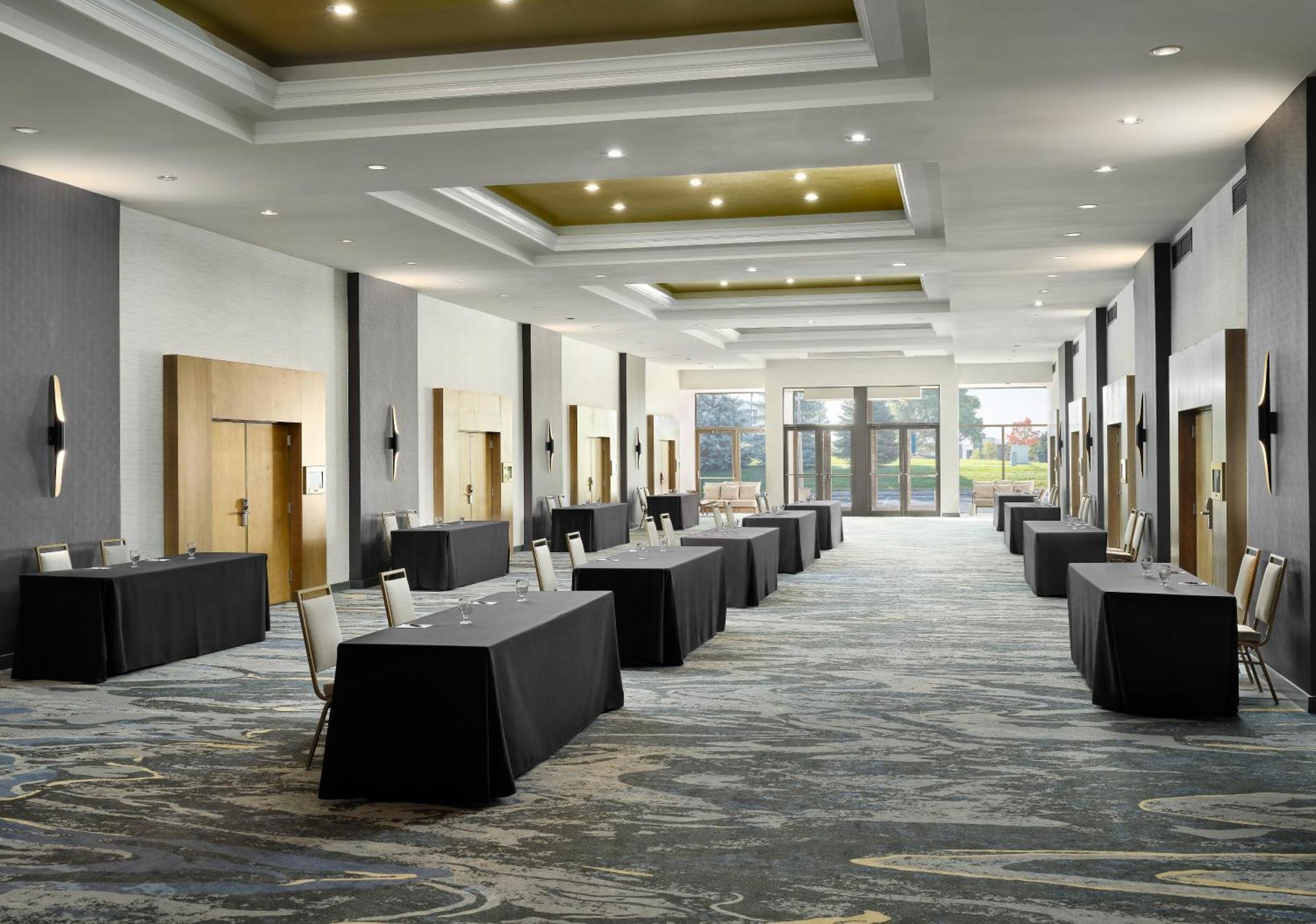 Sheraton Grand Rapids Airport Hotel Cascade Екстериор снимка