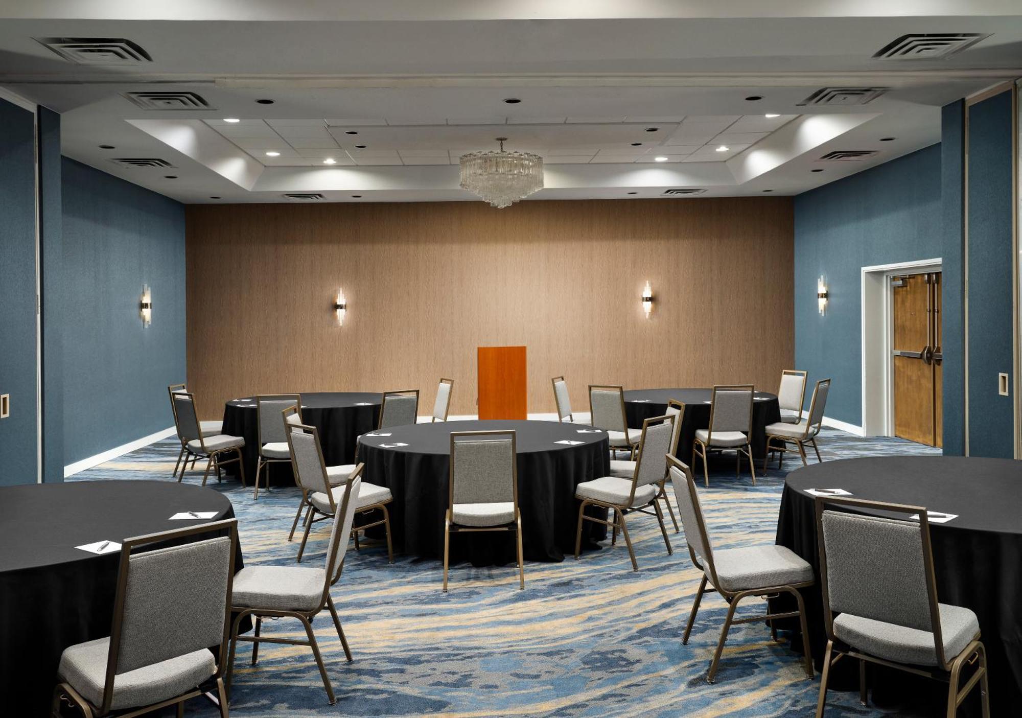 Sheraton Grand Rapids Airport Hotel Cascade Екстериор снимка