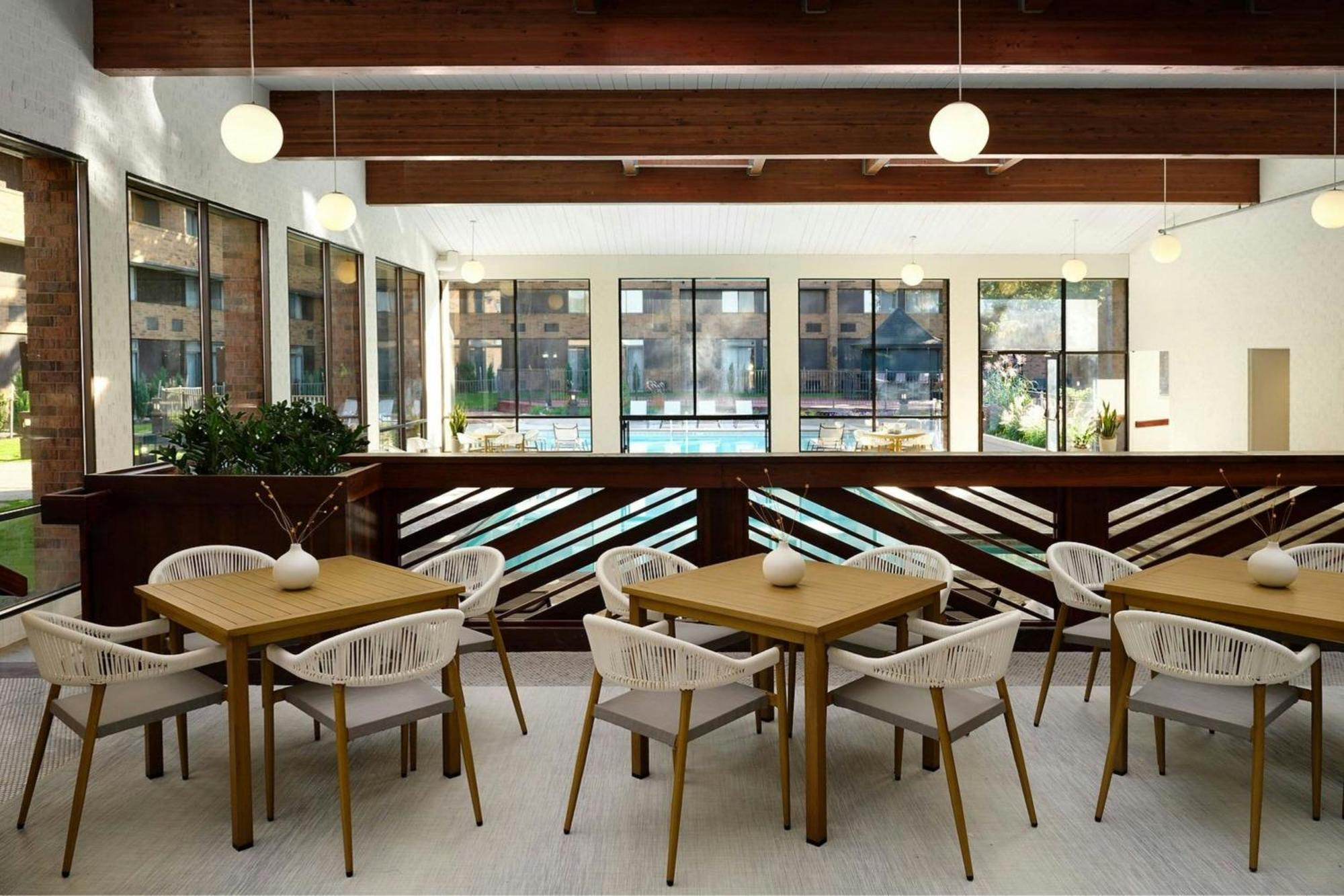 Sheraton Grand Rapids Airport Hotel Cascade Екстериор снимка
