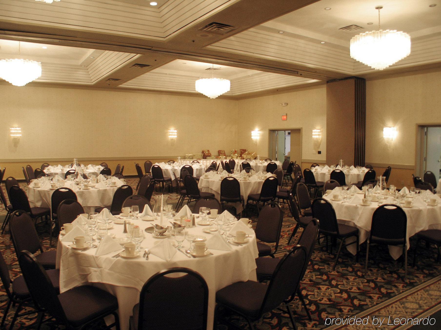 Sheraton Grand Rapids Airport Hotel Cascade Екстериор снимка