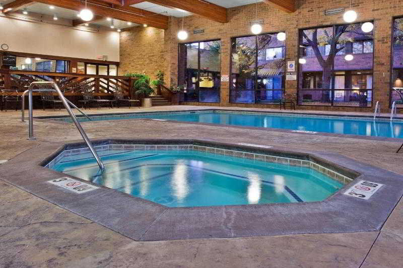 Sheraton Grand Rapids Airport Hotel Cascade Екстериор снимка